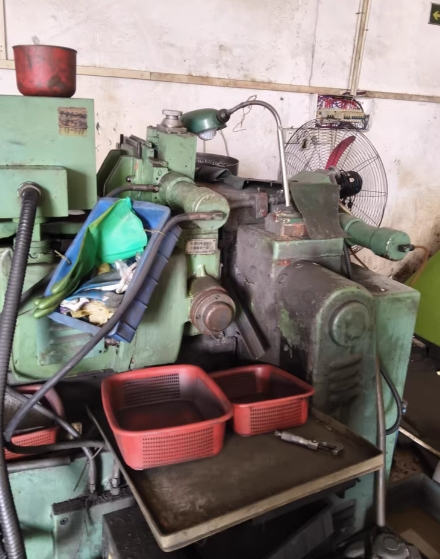 佛山市地区处理在用2台1040无心磨床、伺服全自动攻丝机