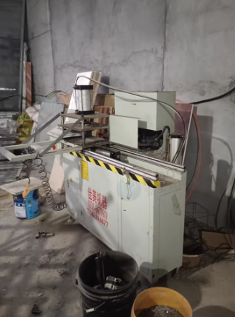 枣庄市地区工厂处理双头锯 组角机 气泵等成套门窗加工设备