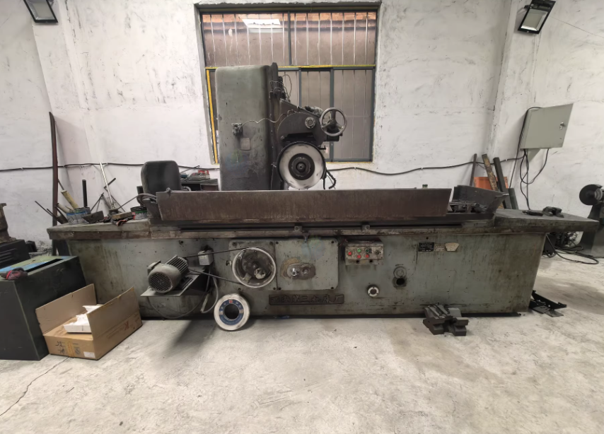 无锡市地区工厂处理万能外圆磨床1台、西安第三机床厂M7130K卧轴组合平面磨床1台