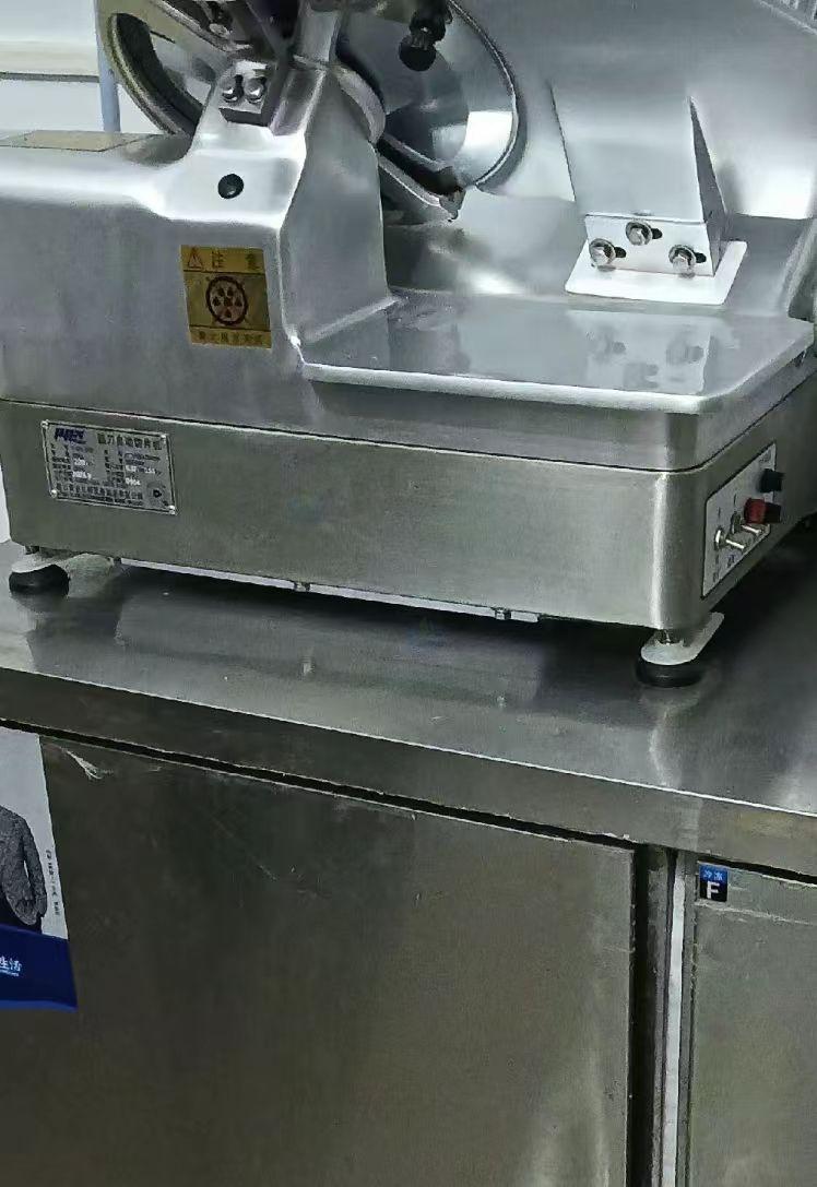 洛阳市地区处理刨肉机、卧式冷冻柜、六开门冷冻柜、炸肉机、烤肠机、立式冷藏柜、吧台等