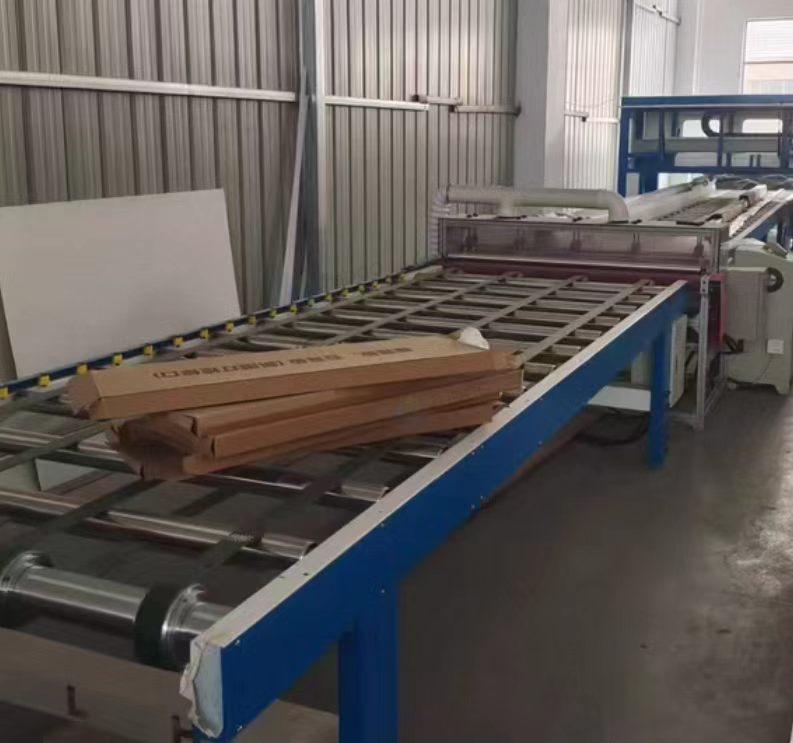 六安市地区工厂处理淋胶机、蜂窝芯拉伸机、冷压机、电晕机等