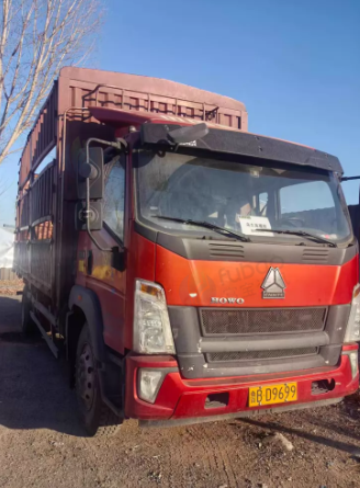 青岛市地区处理3辆4.2米平板车 2辆6.8米高栏车