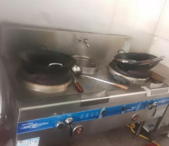 成都市地区处理烟酒柜、钻石椅、火锅桌、液化气灶具、展示柜、冰柜等