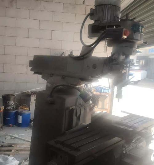 苏州市地区工厂处理普通车床2台、铣床1台