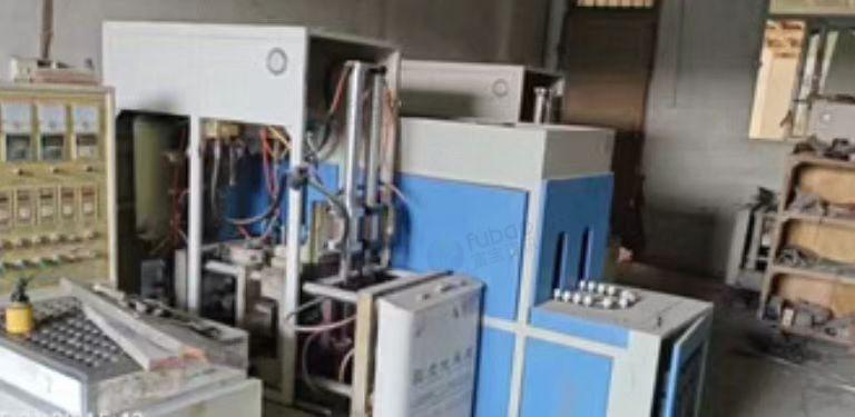 合肥市地区公司闲置处理自动塑包机、伟迪捷油墨喷码机、四台吹瓶机加烘箱、饮料罐装机、纯净水净化设备