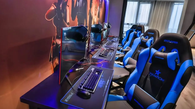 荆州地区处理1批电竞主机，显示器、电竞桌、电竞椅等电竞酒店设备