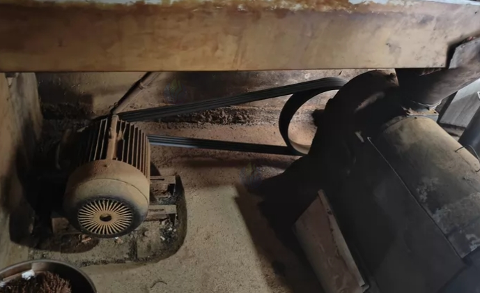 宜宾市地区处理全套加甩油离心机、炒锅、榨机，提拉机全套