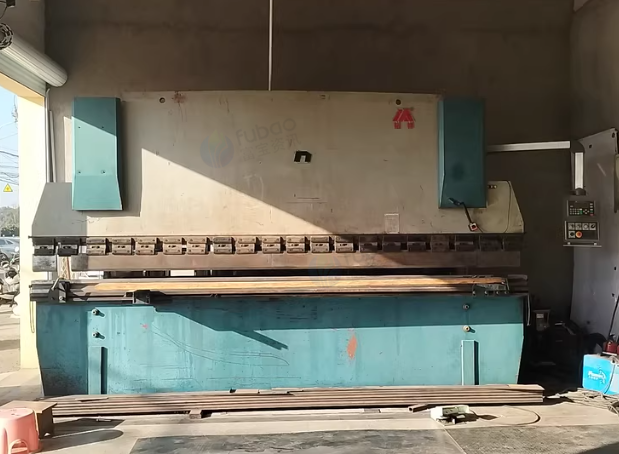 无锡市地区工厂处理东海裕祥110*4000数控液压折弯机1台、WC67Y-100/4000数控液压板料折弯机