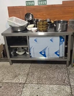 文山市地区店铺处理冰箱、操作台、猛火炉、煮汤锅等