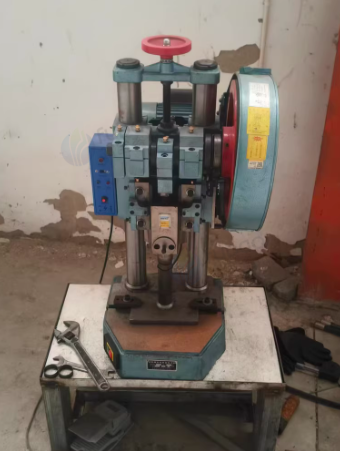 许昌地区处理自动缩管机 全自动切管机 台式精密压力机 30HP永磁变频螺杆空压机 空压机一套