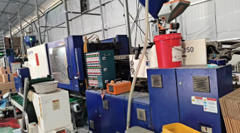 枣庄市地区工厂处理2台海天300吨注塑机