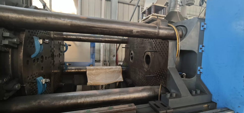 泰州市地区工厂处理600T双色注塑机