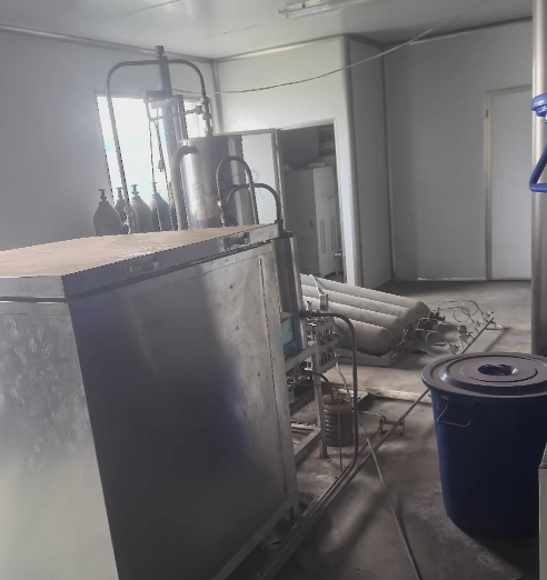 南通市地区工厂处理48L二氧化碳超临界翠取设备