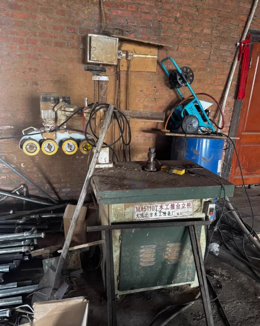 哈尔滨市地区处理全套木工设备、精密据、利洗、冷压机、十多台机器等