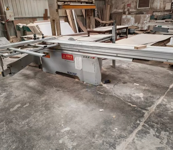 成都地区工厂处理两台精密推台锯