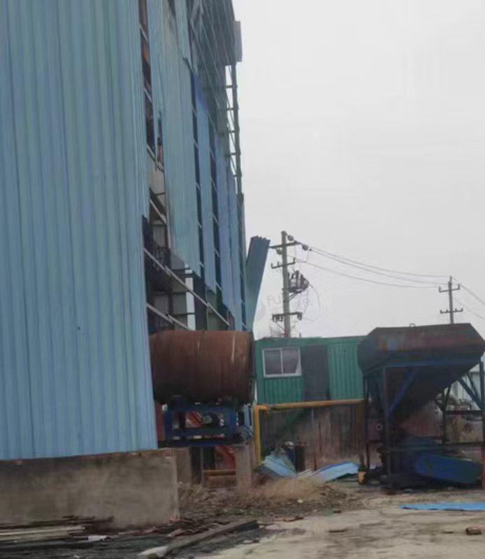 开封市地区工地处理烘干筒、搅拌机、输送带、料仓、油罐等整套沥青搅拌生产线