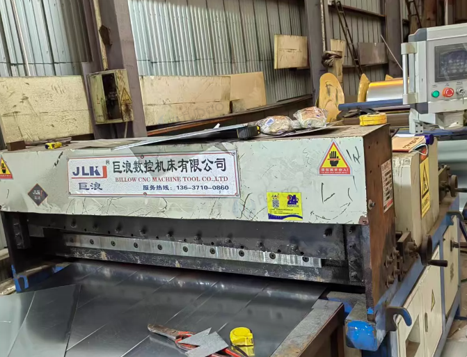 苏州市地区工厂处理风管生产设备一套