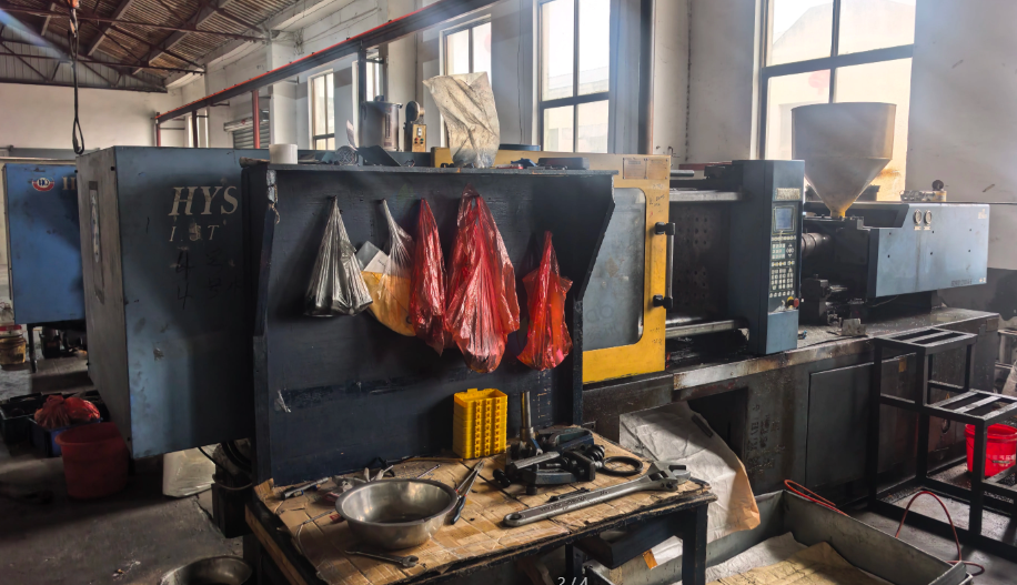 镇江市地区工厂处理注塑机4台