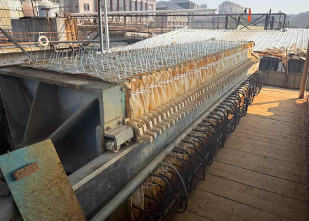 嘉兴地区处理两台污水压滤机