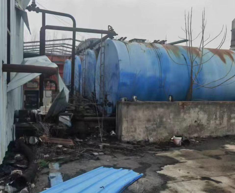 开封市地区工地处理烘干筒、搅拌机、输送带、料仓、油罐等整套沥青搅拌生产线