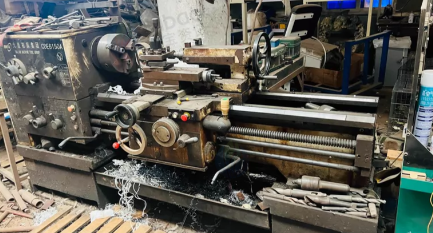 青岛市地区工厂处理大连CDE6150A普通车床 立式炮塔铣床