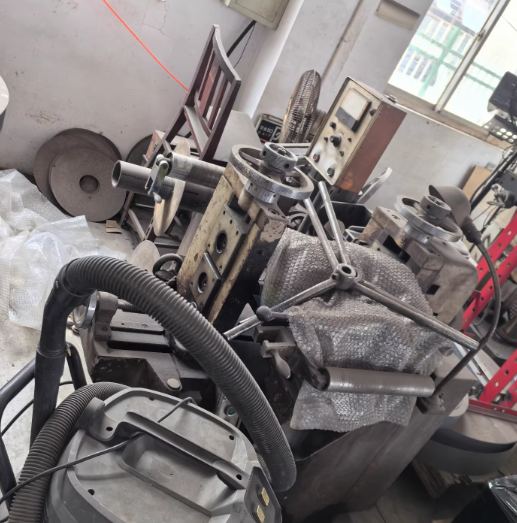 无锡市地区工厂处理西北机器厂开料分条机1台、平面磨床1台