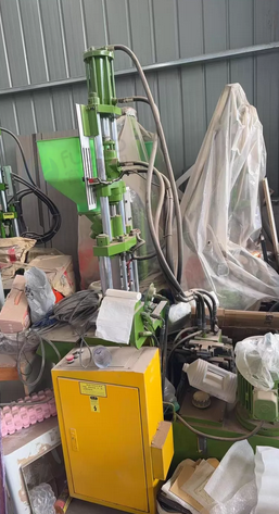 邢台市地区处理立式注塑机四台