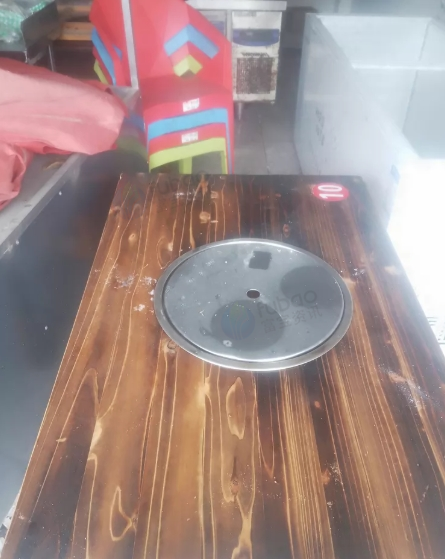 成都市地区处理烟酒柜、钻石椅、火锅桌、液化气灶具、展示柜、冰柜等