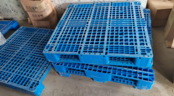 济南市地区处理200多个蓝色塑料托排