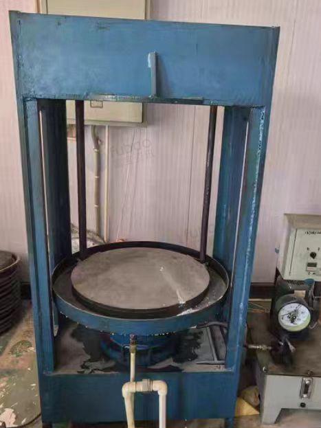 兰州市地区闲置处理石墨磨面机、磨油机、搅拌机、风凉机、油滤芯机、粉碎机、剥皮机等