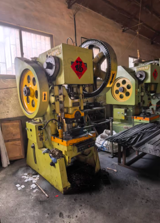 青岛市地区工厂处理125T冲床 扬力63T冲床