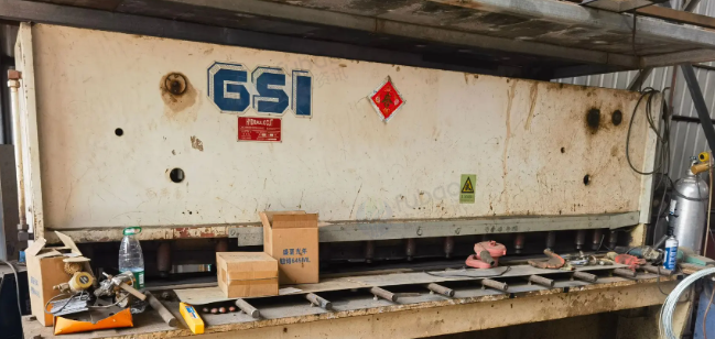 深圳市地区场地整改处理2台剪板机