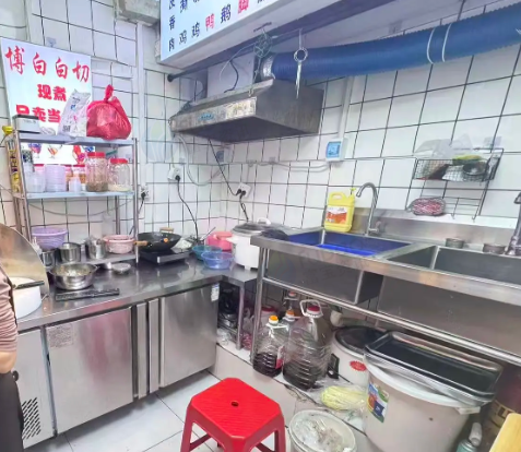 深圳市地区店铺处理洗菜池、架子、电饭锅、空调等