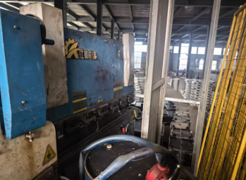 滨州市地区工厂处理2台1.6米折弯机