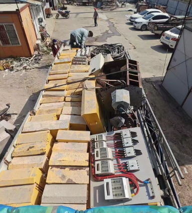 茂名市地区处理二级、三级配电箱、四方料斗、916装载机