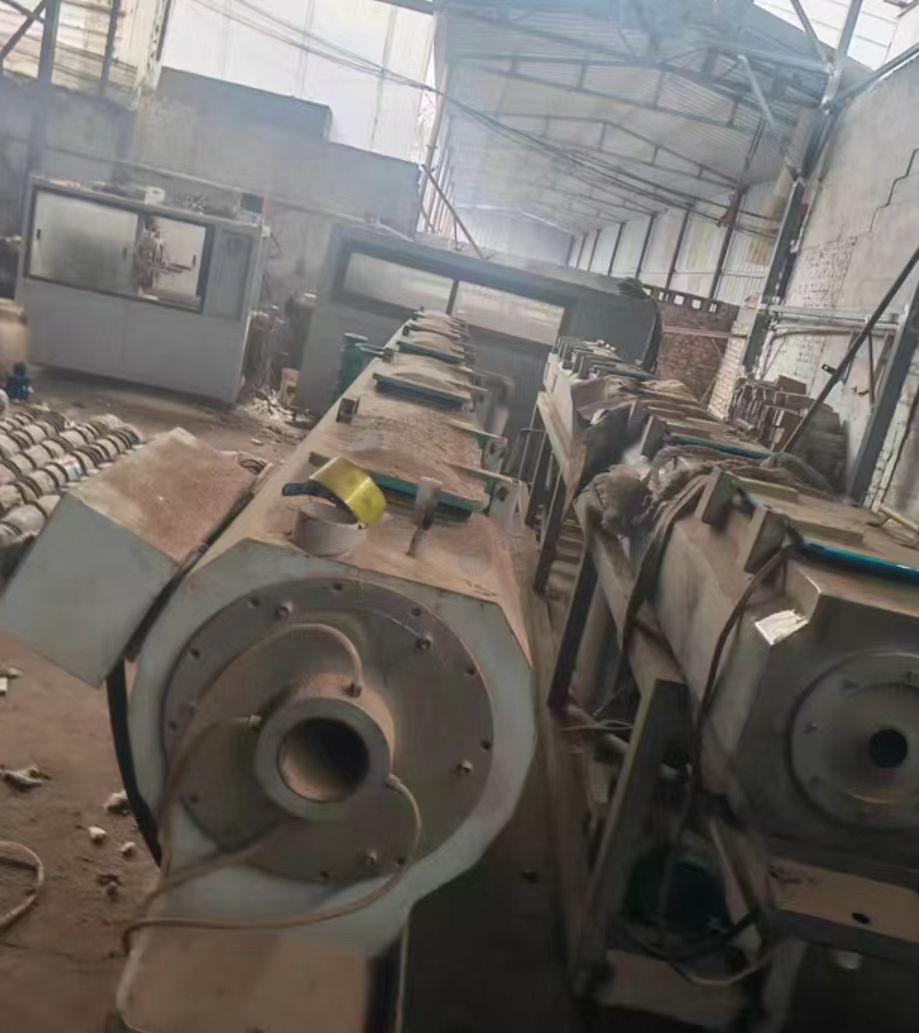 安阳市地区闲置处理挤出机、冷水箱等全套PE生产线