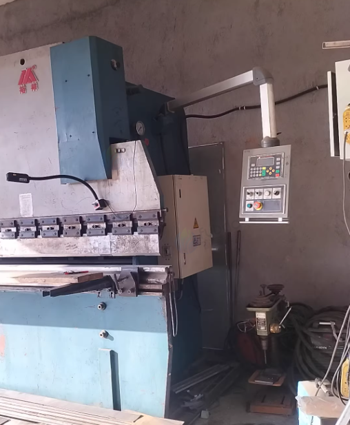 无锡市地区工厂处理东海裕祥110*4000数控液压折弯机1台、WC67Y-100/4000数控液压板料折弯机