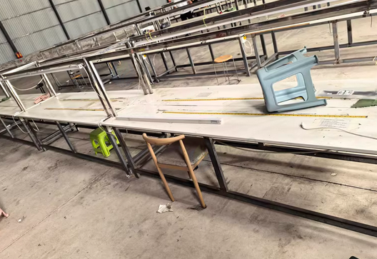 德宏地区工厂处理30套手工加工桌子