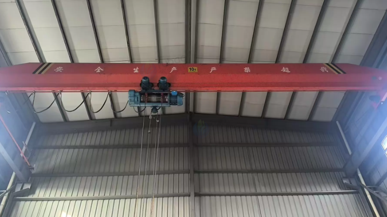 泰州市地区工厂处理10T河南航吊1台、风管生产设备