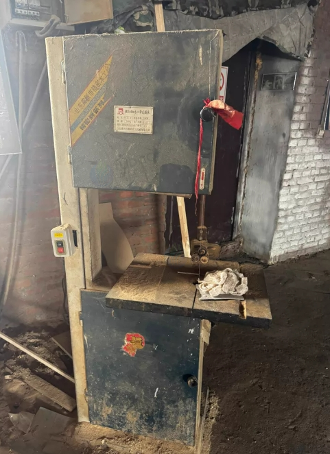 哈尔滨市地区处理全套木工设备、精密据、利洗、冷压机、十多台机器等