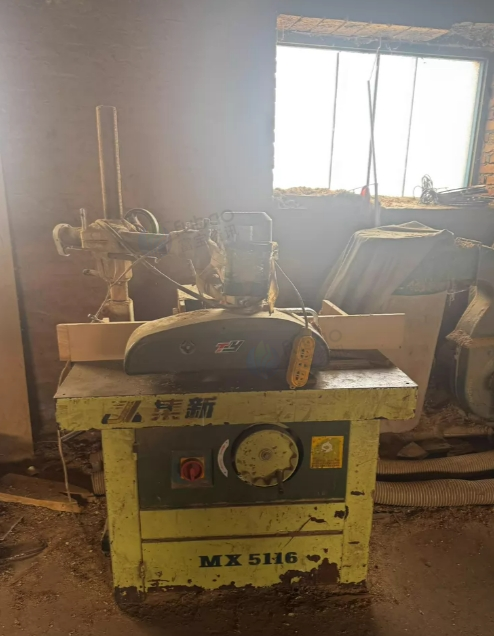 哈尔滨市地区处理全套木工设备、精密据、利洗、冷压机、十多台机器等