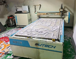 昭通地区业务转型处理UV机、光油晶片机、雕刻机、激光机