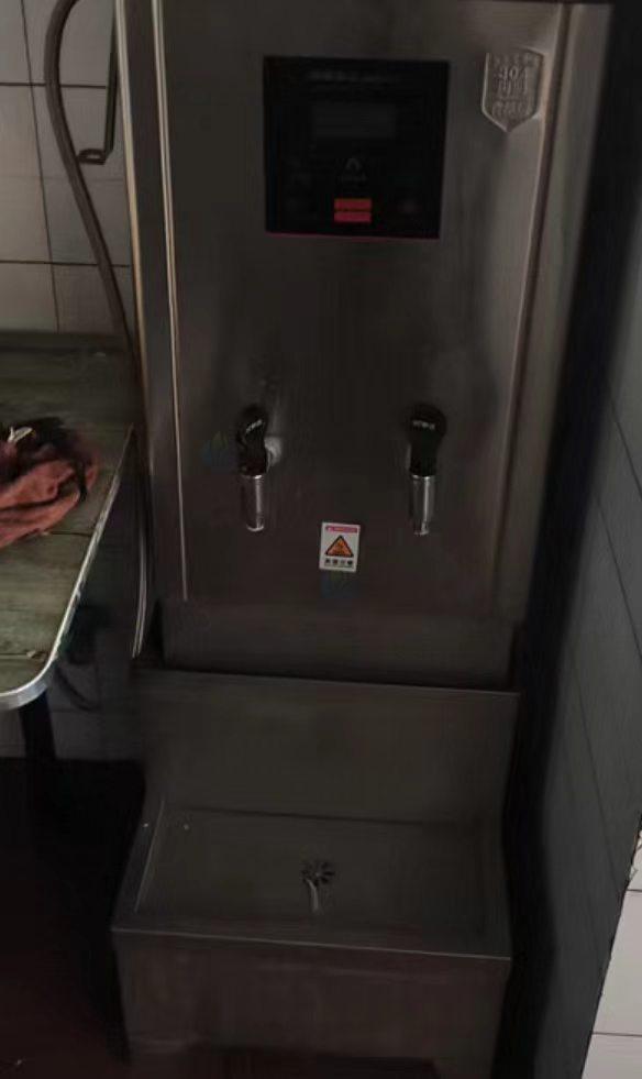 六安市地区处理冰柜、冰箱、桌椅、货架、热水器、展示柜、空调等