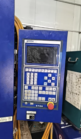 枣庄市地区工厂处理2台海天300吨注塑机