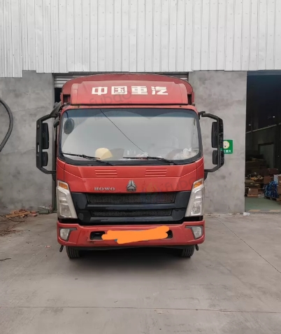 乐山市地区处理重汽豪沃四米二高栏车