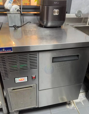 上海地区餐厅处理1批制冰机、消毒柜、保温台等设备