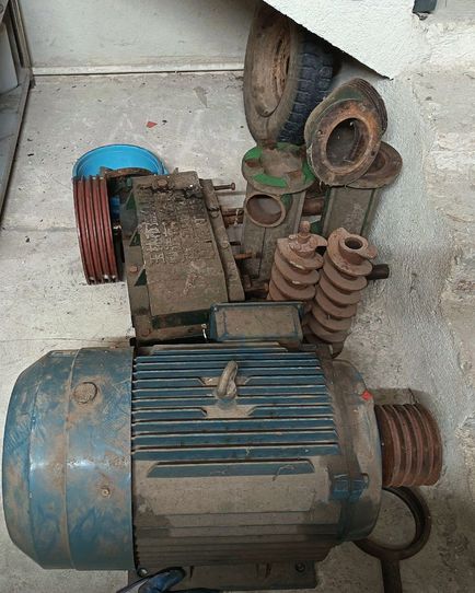 玉林地区个人处理米粉机、30千瓦电动机、铁架等