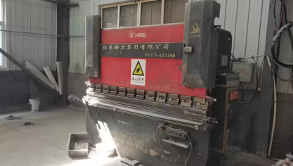 青岛市地区公司处理2台液压折弯机 嘉泰激光切割机