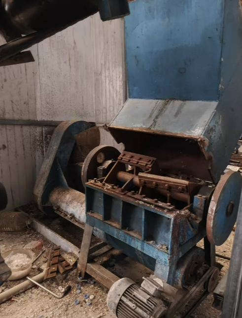 黔南地区个人处理塑料破碎一条线、80破碎机30电机、甩干机、水池等