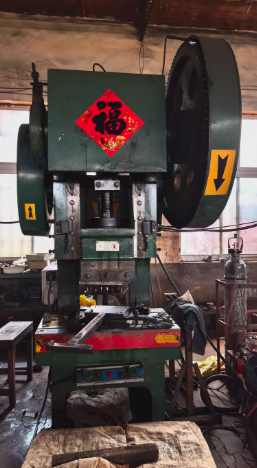 青岛市地区工厂处理125T冲床 扬力63T冲床